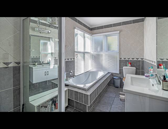 3 BEDROOM HOUSE TO LET IN PARKLANDS